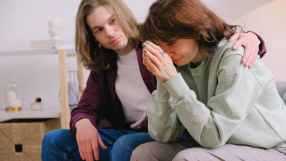 Jangan Anggap Sepele, Begini Cara Hadapi Seseorang yang Punya Keinginan Bunuh Diri