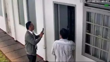 Kondisi penjaga kos usai mencongkel jendela kamar indekos diplomat muda Kemlu RI, Arya Daru Pangayunan