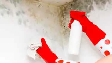 Ilustrasi baju bekas jadi kain lap