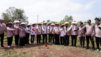 Di Momen Pencanangan GEMAPATAS 2025, Menteri Nusron: Semua Masyarakat Wajib Pasang Patok