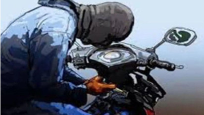 Maling Motor di Cengkareng Letuskan Senjata Api saat Dikepung Warga, Berujung Babak Belur