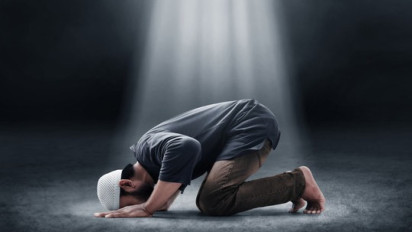 Shalat Tahajud pada Waktu Ini Lebih Utama Dibandingkan Jam 12 Malam, Ustaz Adi Hidayat Sebut Sesuai Ayat Quran Ini