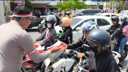 Sambur HUT RI ke-80, Delapan Ribu Bendera Merah Putih di Gowa Dibagikan Secara Gratis