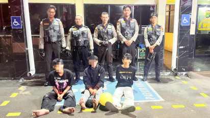 Polisi Tangkap Empat Pemuda Diduga Hendak Tawuran di Jakpus, Barbuk Celurit Disita