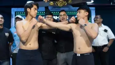 El Rumi (kiri) dan Jefri Nichol (kanan) beradu skill di ring tinju