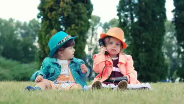 Ilustrasi dua bayi asal Inggris