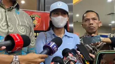 Nurul Azizah Rosiade atau Azizah Salsha sapaan akrabnya, istri dari pesepakbola, Pratama Arhan mendatangi Gedung Bareskrim Polri, Jakarta Selatan pada Selasa (12/8) sore.