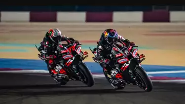 Dua pembalap Aprilia, Jorge Martin dan Marco Bezzecch di MotoGP 2025