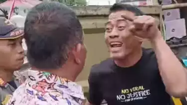 Plt Sekda Pati Riyoso (batik) adu mulut dengan warga