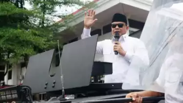 Detik-detik Mecekam saat Bupati Pati Temui Demonstran, Kepala Sudewo Dihujani Botol hingga...