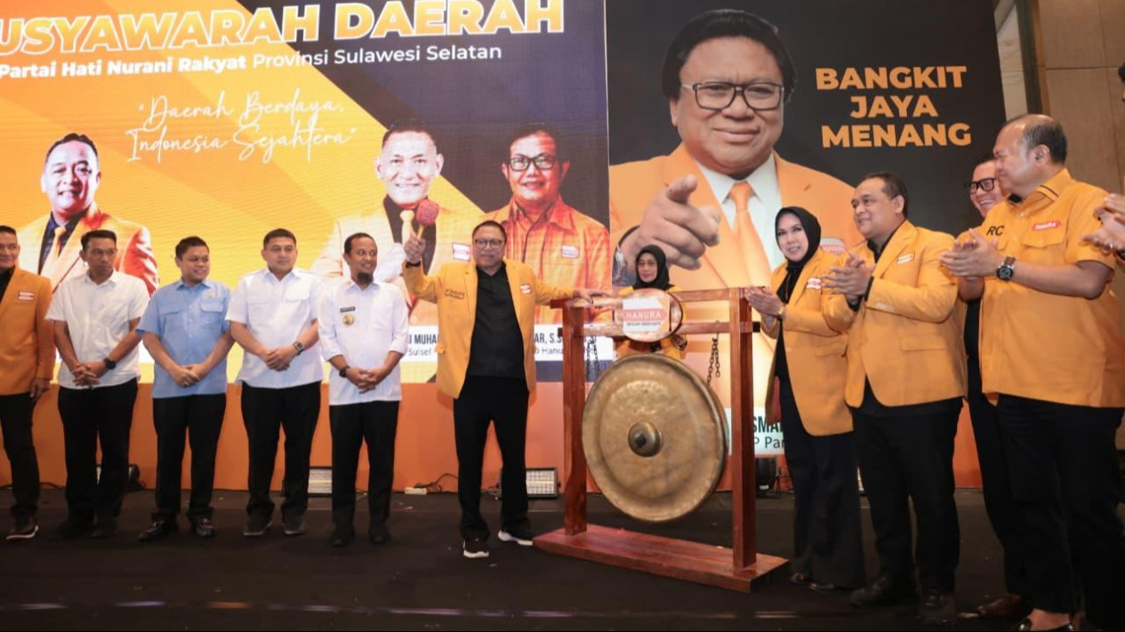 Buka Musda Hanura Sulsel, Oso: Berdayakan Kader hingga Akar Rumput
            - galeri foto