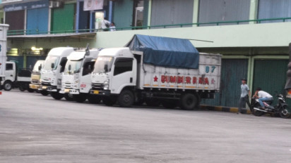 Nestapa Kuli Panggul di Pasar Induk Beras Cipinang yang Sepi Ditinggal Pembeli