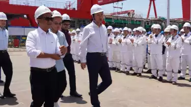 Menteri ESDM Bahlil Lahadalia melakukan kunjungan kerja ke Tiongkok untuk meninjau langsung pembangunan fasilitas Floating Liquefied Natural Gas (FLNG) atau LNG Terapung di Kota Nantong.