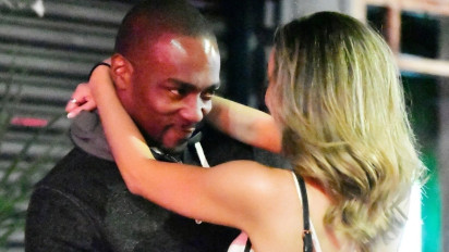 Anthony Mackie ‘Captain America’ Kepergok Mesra dengan Wanita Misterius di London
