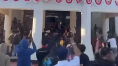 Lebih 'Epic' dari Bupati Pati Sudewo, Kantor Bupati Bone Dikepung Pendemo Usai PBB-P2 Naik 300 Persen