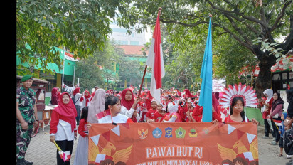 Rayakan HUT ke-80 RI, SDN Dukuh Menanggal I Surabaya Pawai dan Bazar Zero Waste