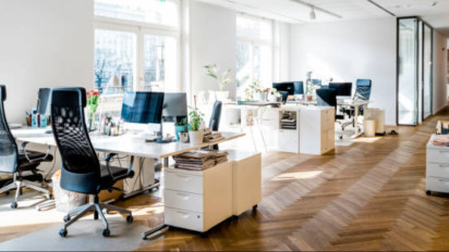 Komat-Kamit Kantoran: Buku yang Bongkar Rahasia Drama Dunia Kerja di Ibukota