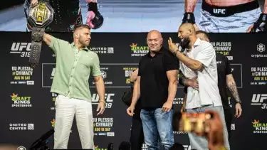 Link live streaming UFC 319 Du Plessis vs Chimaev