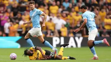 John Stones dan Tijjani Reijnders di Manchester City