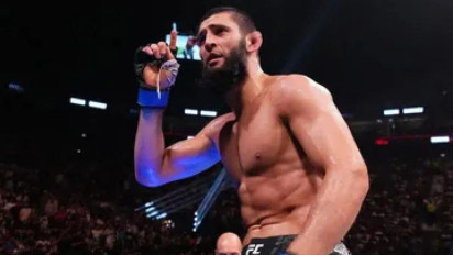 Hasil UFC 319: Hantam Dricus du Plessis Hingga Babak Belur, Khamzat Chimaev Jadi Raja Baru Kelas Menengah UFC