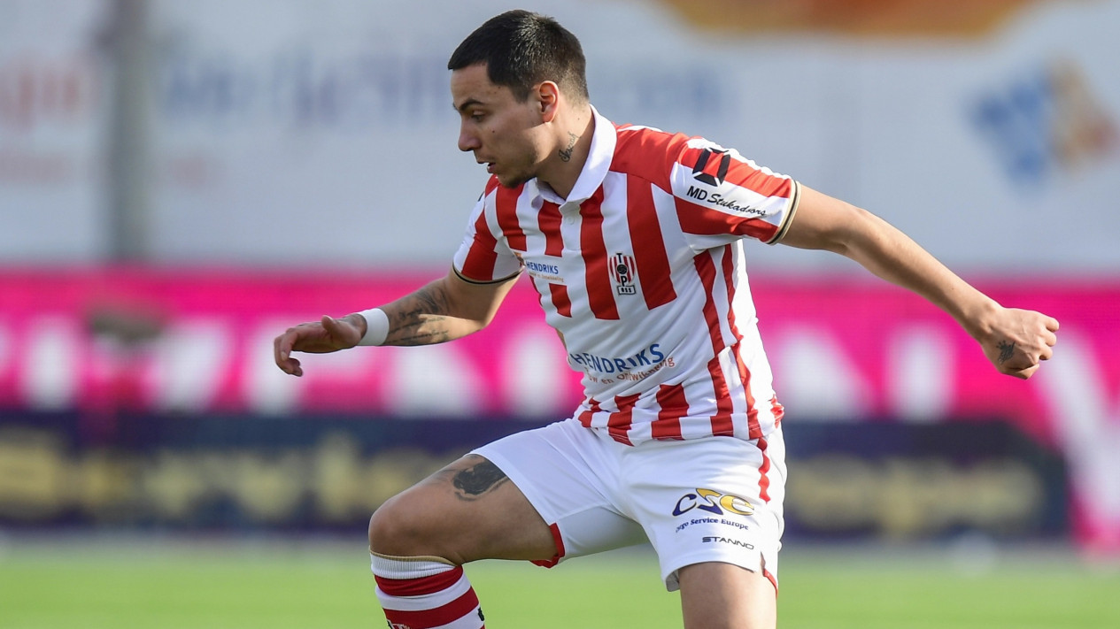 Sekian Tahun Bolak-balik Asia Eropa, Striker Gacor Belanda Ini Kok Tak Bikin Patrick Kluivert Tertarik Bawa ke Timnas Indonesia? Padahal...
            - galeri foto