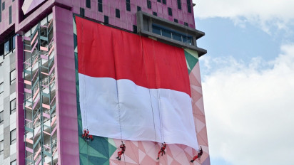 Anak Bangsa Kibarkan Bendera Raksasa di Gedung 12 Lantai, Dumai Ukir Sejarah Baru di HUT RI ke-80