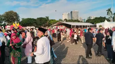 Masyarakat Tumpah Ruah di Pesta Rakyat Monas