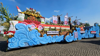 Hadirkan Kapal Pinisi di Karnaval Kemerdekaan, Kementan-KKP Pamerkan Simbol Kedaulatan Pangan dan Ekonomi Biru