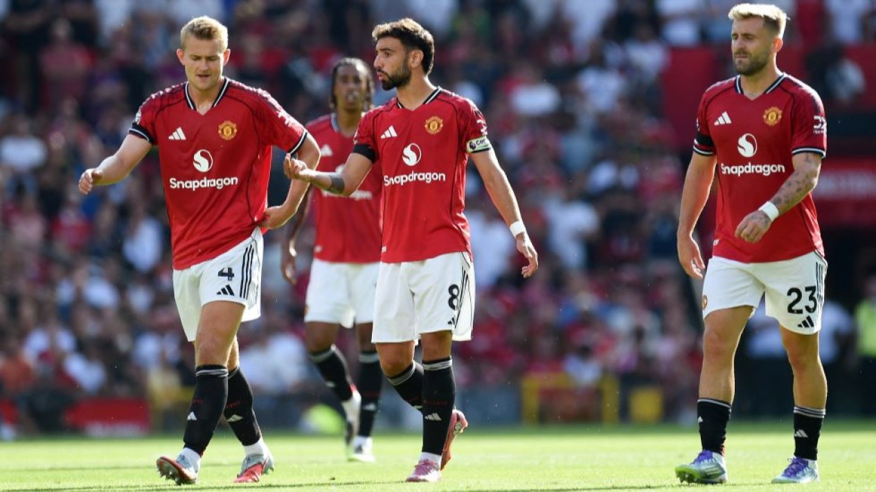 Rekap Hasil Liga Inggris 2025-2026 Semalam: Arsenal Pecundangi Man United di Old Trafford, Chelsea Ditahan Crystal Palace
            - galeri foto