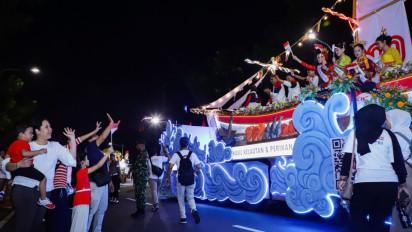 Kapal Phinisi Swasembada Pangan Jadi Sorotan di Karnaval HUT ke-80 RI