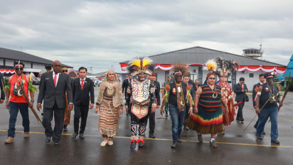 Gerimis,  Warga Papua Tengah Tetap Gelar Apel Bendera di HUT ke-80 RI