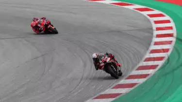 Duel Marc Marquez dan Marco Bezzecchi di MotoGP Austria 2025