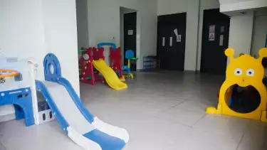 PAUD PKBM Negeri 07, Cengkareng, atau Sekolah Kegiatan Belajar (SKB), di Jalan Utama 8 No.2, RT 9 RW 2, Kelurahan Cengkareng Barat, Jakarta Barat.