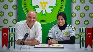 Megawati Hangestri Tanda Tangan Kontrak