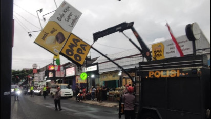 Dampak Cuaca Ekstrem, DIY Dilanda Banjir, Pohon Tumbang, Baliho Roboh Hingga Talud Longsor