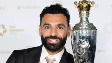 Bintang Liga Inggris, Mohamed Salah, resmi menyabet gelar PFA Player of The Year 2024-2025