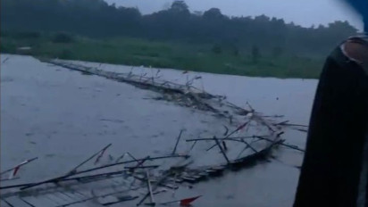 Jembatan Sesek Penghubung Kulon Progo - Bantul Ambruk Tergerus Banjir Sungai Progo