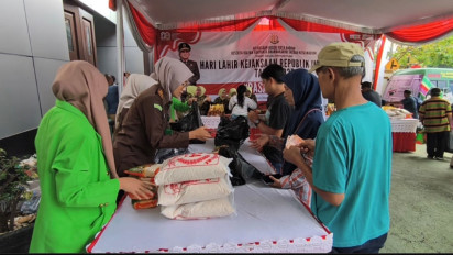 Harlah Kejaksaan ke-80, Warga di Kota Madiun Serbu Pasar Sembako Murah