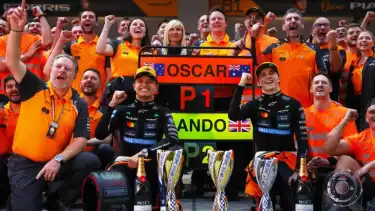 Lando Norris dan Oscar Piastri bersama tim McLaren