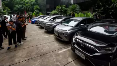 Sejumlah barang bukti hasi Operasi Tangkap Tangan (OTT) atas Wakil Menteri Ketenagakerjaan, Immanuel Ebenezer Gerungan atau yg disapa Noel, di KPK RI, Jakarta Selatan, Kamis (21/8/2025)