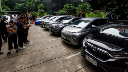 Berita Foto: Penampakan Belasan Mobil Mewah dan Motor Gede Sitaan KPK dari OTT Wakil Menteri Ketenagakerjaan