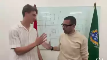 Calon penyerang naturalisasi baru Timnas Indonesia, Mauro Zijlstra, sudah tiba di Tanah Air