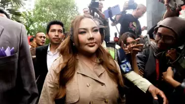 Lisa Mariana Tiba di Gedung KPK Diperiksa Jadi Saksi Korupsi Bank BJB, Akui Masih Pakai Makeup Bekas Kemarin