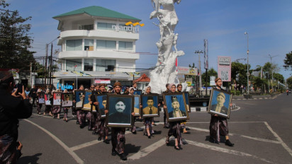 Puluhan Pelaku Seni Ramaikan Kirab Budaya dan Grebeg Gunungan dalam Karnaval Hari Jadi ke-396 Kabupaten Kebumen