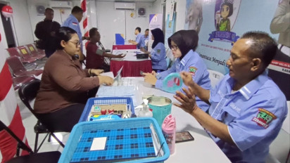 SIM Manis Hadir di Taman Bungkul, Warga Bisa Urus Perpanjangan SIM Malam Hari