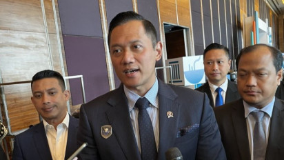 DPR Usul Gerbong Kerata Api Khusus Perokok, AHY Beri Jawaban Menohok