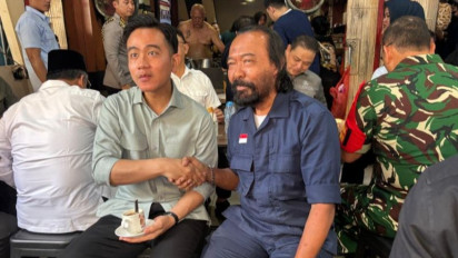 Momen Wapres Gibran Bertemu Surya Paloh KW Saat Tengah Asik Ngopi di Kedai Kopi