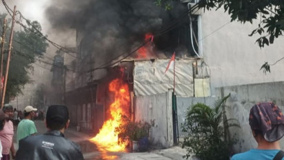 Kebakaran Terjadi di Grogol Jakbar Minggu Sore, Sebuah Ruko Dilahap Api