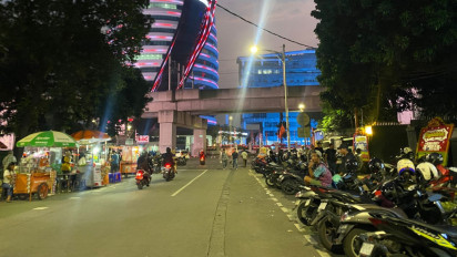 Demi Anak Istri, Joker Terpaksa Jadi Juru Parkir Liar di M Bloc Space