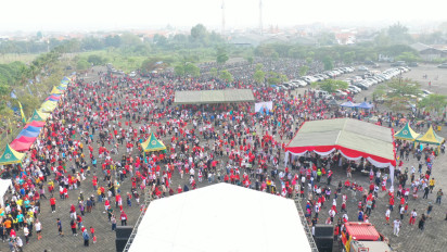 Jalan Sehat Merdeka Bersama 2025 di Gresik, Pesta Rakyat Bertabur Hadiah
